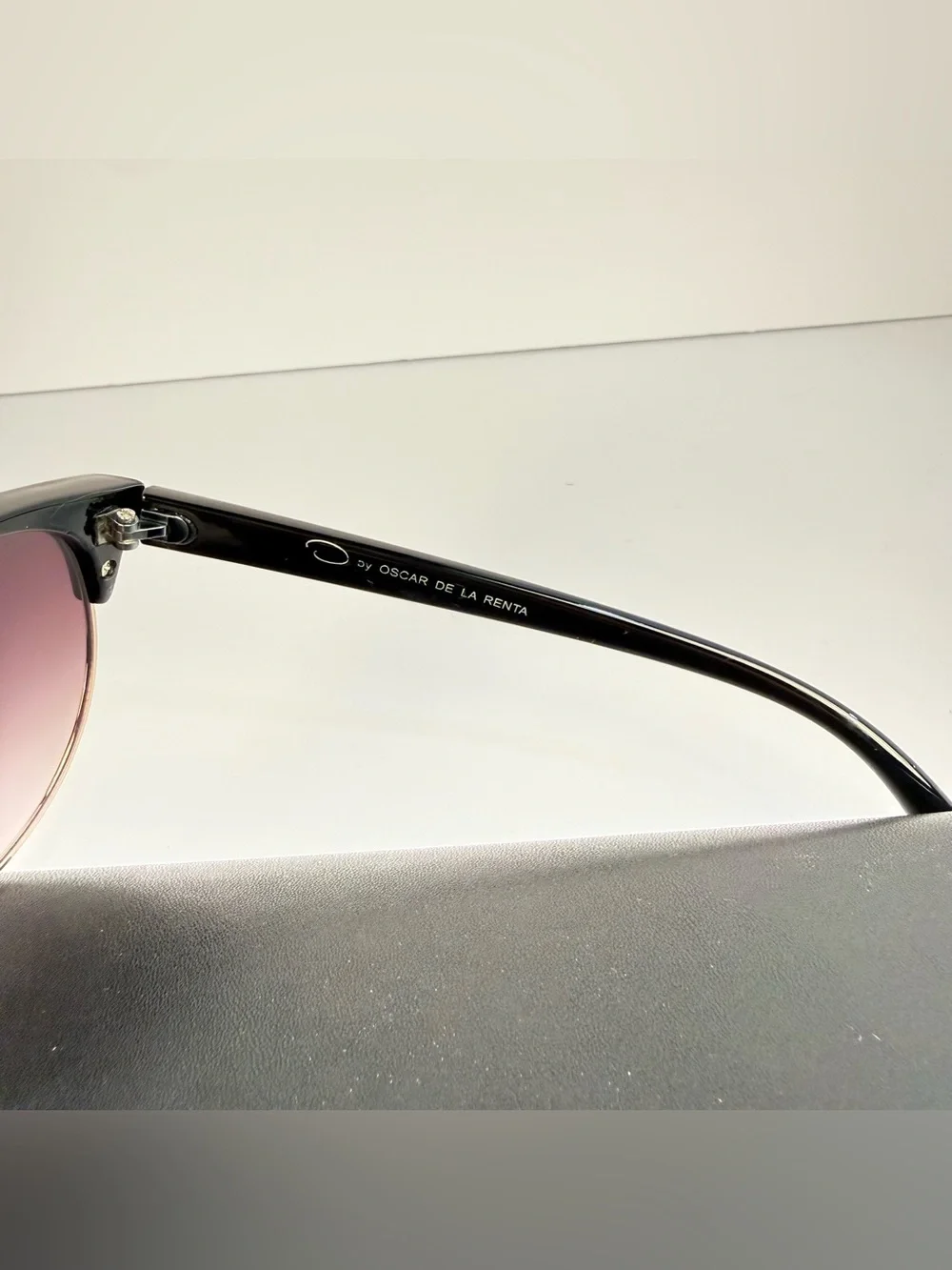 Oscar de la Renta frames are